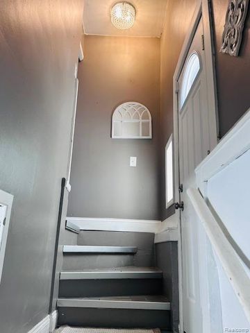 4592 Helen St, Dearborn, MI 48126