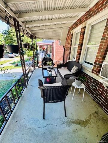 4592 Helen St, Dearborn, MI 48126