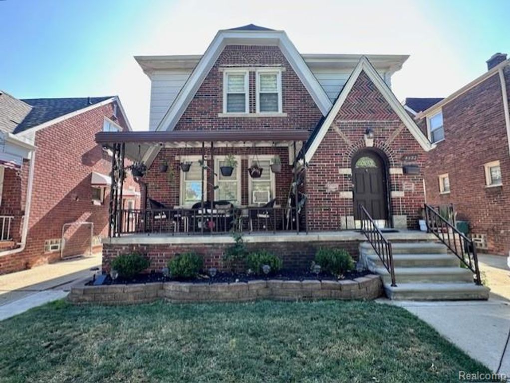4592 Helen St, Dearborn, MI 48126