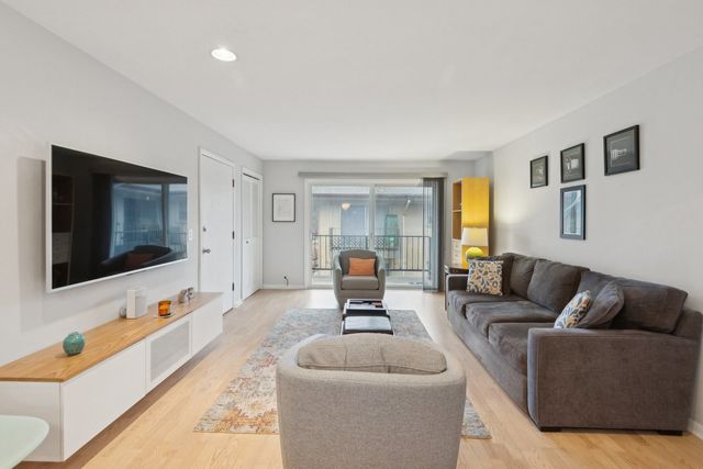 4229 N Kedvale Avenue 3B, Chicago, IL 60641