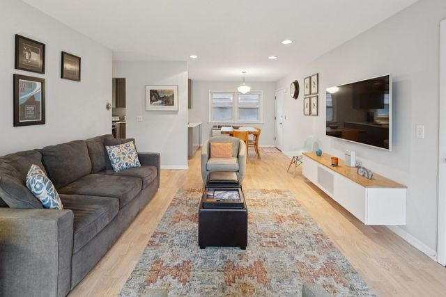 4229 N Kedvale Avenue 3B, Chicago, IL 60641