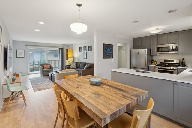 4229 N Kedvale Avenue 3B, Chicago, IL 60641