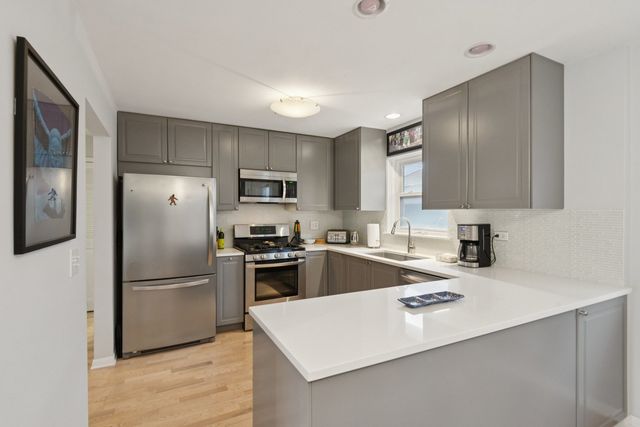 4229 N Kedvale Avenue 3B, Chicago, IL 60641