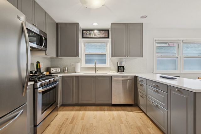 4229 N Kedvale Avenue 3B, Chicago, IL 60641