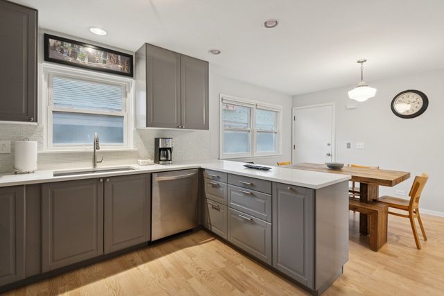 4229 N Kedvale Avenue 3B, Chicago, IL 60641