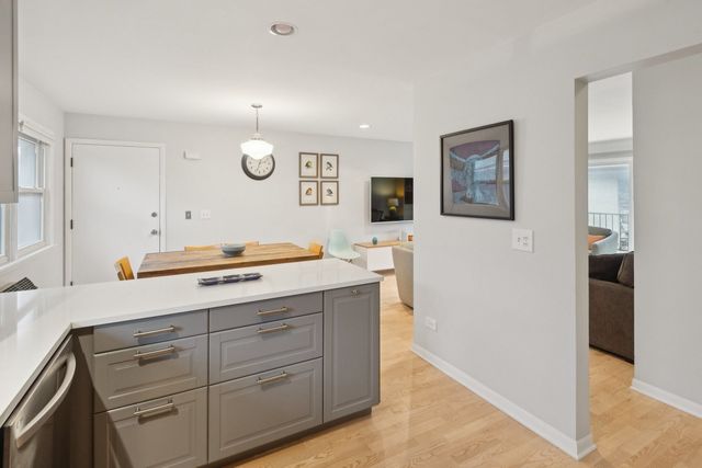 4229 N Kedvale Avenue 3B, Chicago, IL 60641