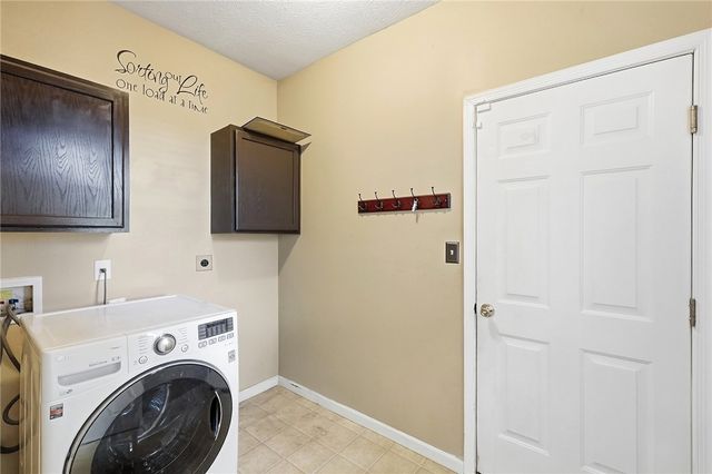 2639 Royal Gateway, Beavercreek, OH 45431
