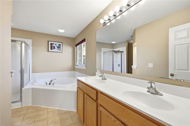 2639 Royal Gateway, Beavercreek, OH 45431