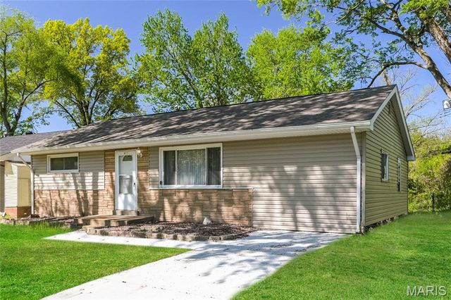 10117 Crown Point Drive, St Louis, MO 63136