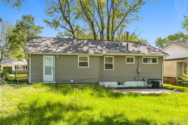 10117 Crown Point Drive, St Louis, MO 63136