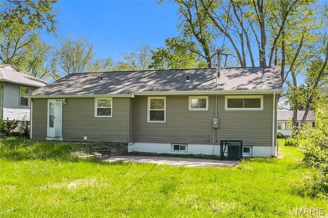 10117 Crown Point Drive, St Louis, MO 63136