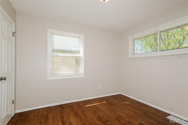 10117 Crown Point Drive, St Louis, MO 63136