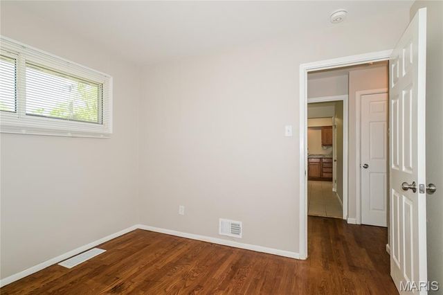 10117 Crown Point Drive, St Louis, MO 63136