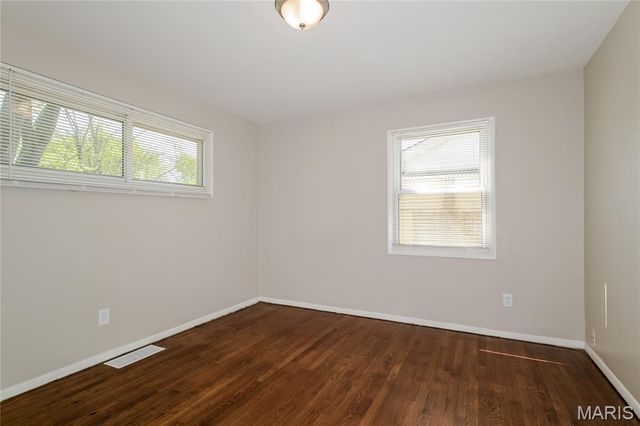 10117 Crown Point Drive, St Louis, MO 63136