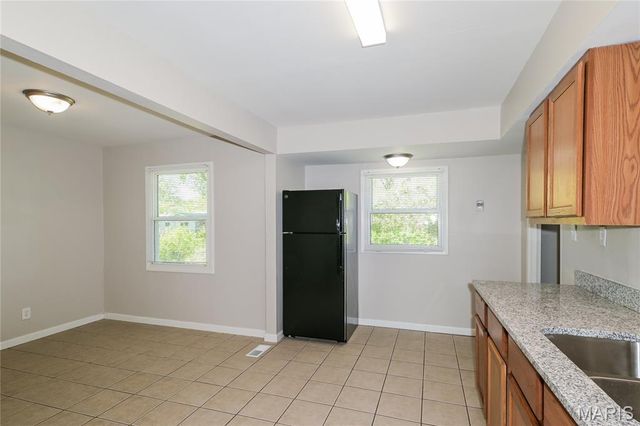 10117 Crown Point Drive, St Louis, MO 63136