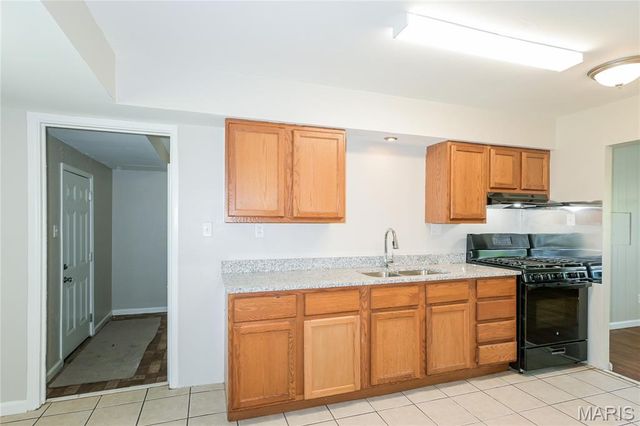 10117 Crown Point Drive, St Louis, MO 63136