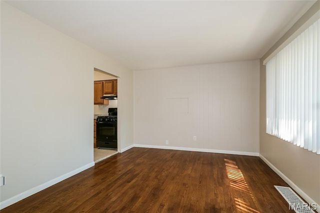 10117 Crown Point Drive, St Louis, MO 63136