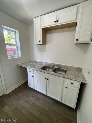 22651 Fox I, Euclid, OH 44123