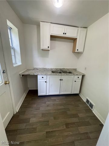 22651 Fox I, Euclid, OH 44123