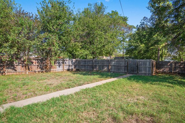 1511 N Brents Avenue, Sherman, TX 75090