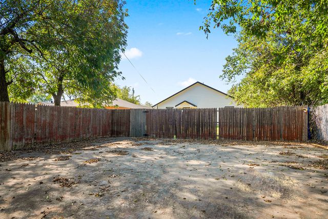 1511 N Brents Avenue, Sherman, TX 75090