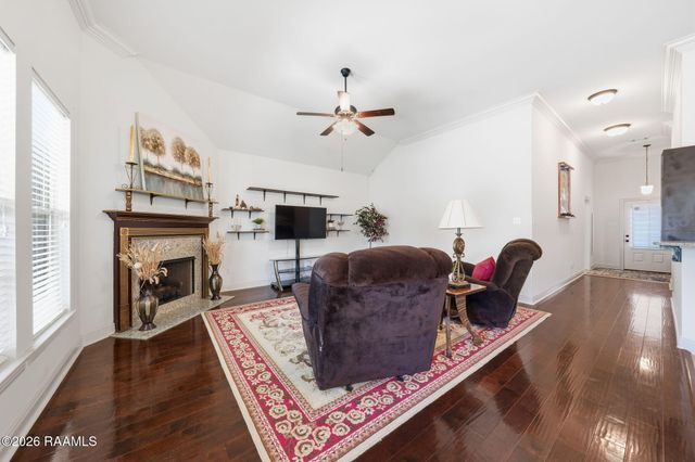 124 Raven Cliff Lane, Broussard, LA 70518