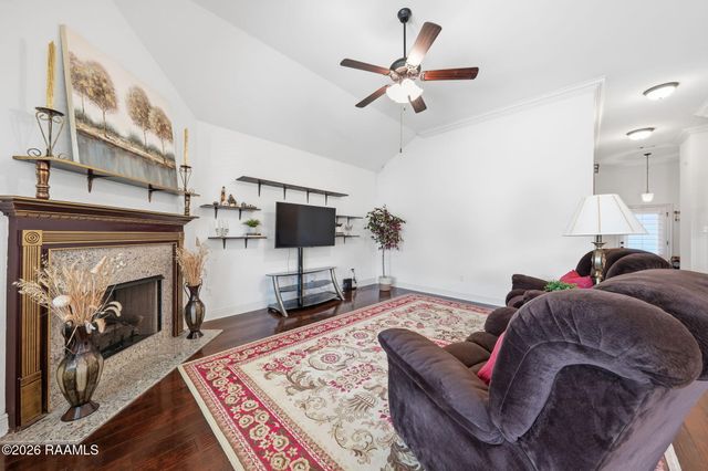 124 Raven Cliff Lane, Broussard, LA 70518