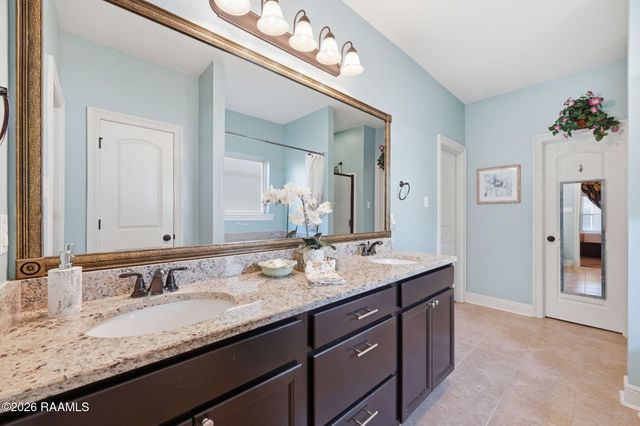 124 Raven Cliff Lane, Broussard, LA 70518