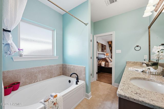 124 Raven Cliff Lane, Broussard, LA 70518