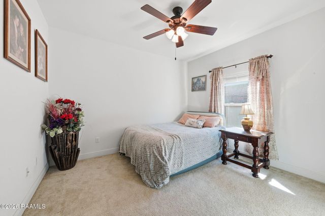 124 Raven Cliff Lane, Broussard, LA 70518