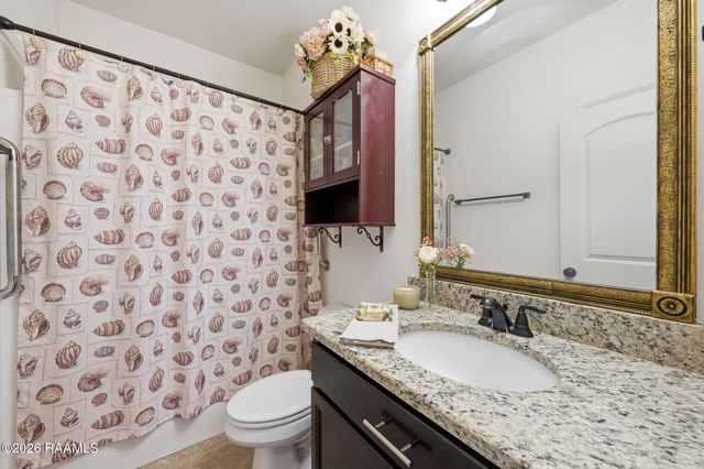 124 Raven Cliff Lane, Broussard, LA 70518