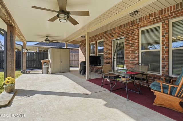 124 Raven Cliff Lane, Broussard, LA 70518