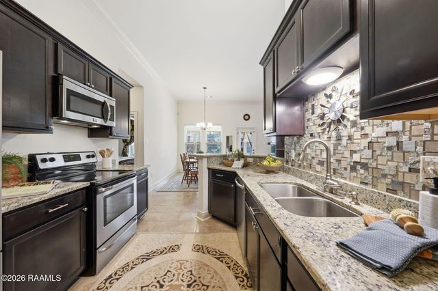 124 Raven Cliff Lane, Broussard, LA 70518