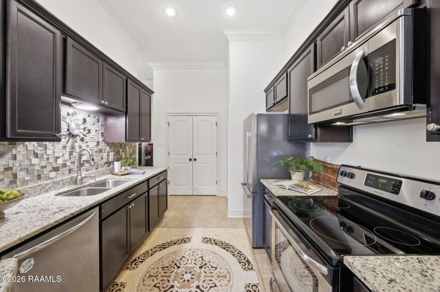 124 Raven Cliff Lane, Broussard, LA 70518