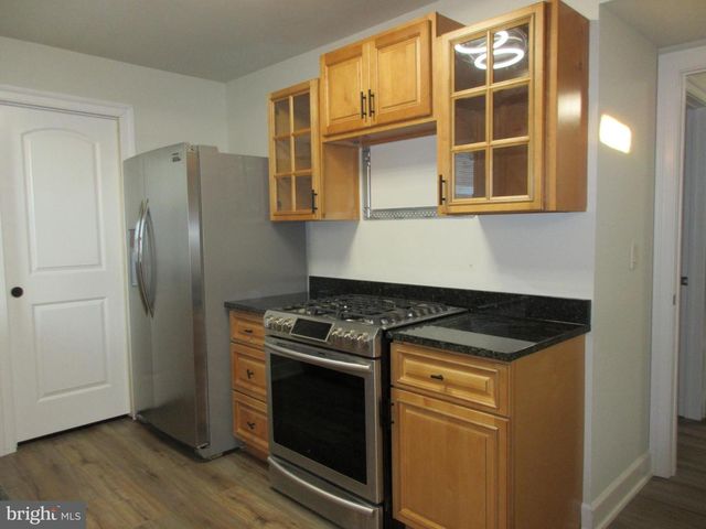 10 STILES AVE, Maple Shade, NJ 08052