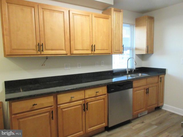 10 STILES AVE, Maple Shade, NJ 08052