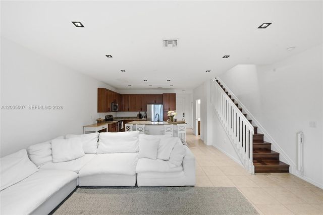 6320 S Station Sq, Davie, FL 33314