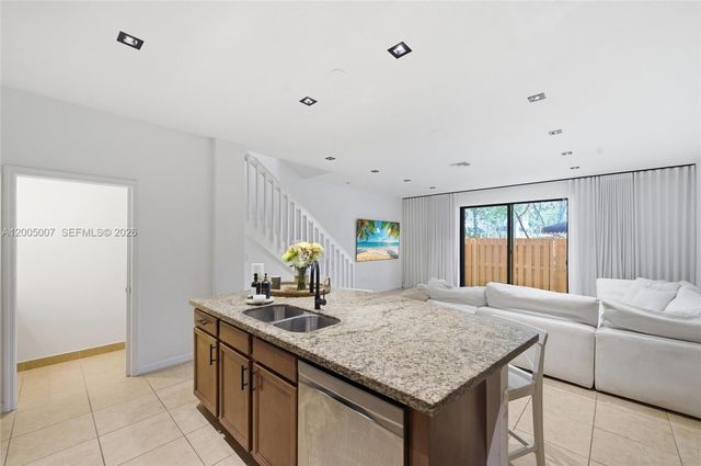 6320 S Station Sq, Davie, FL 33314