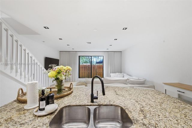 6320 S Station Sq, Davie, FL 33314