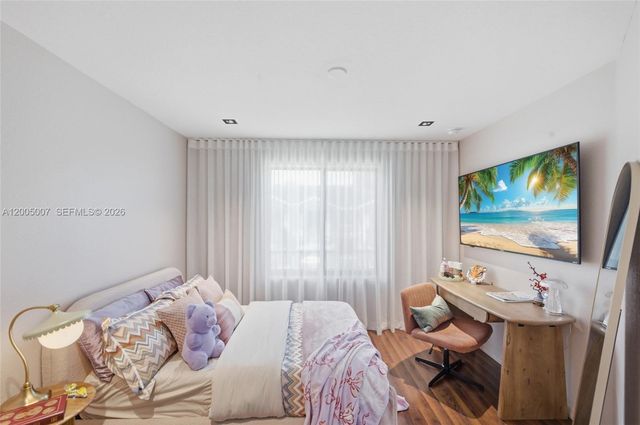 6320 S Station Sq, Davie, FL 33314