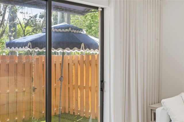 6320 S Station Sq, Davie, FL 33314