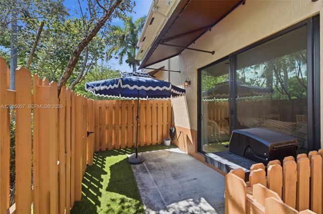 6320 S Station Sq, Davie, FL 33314