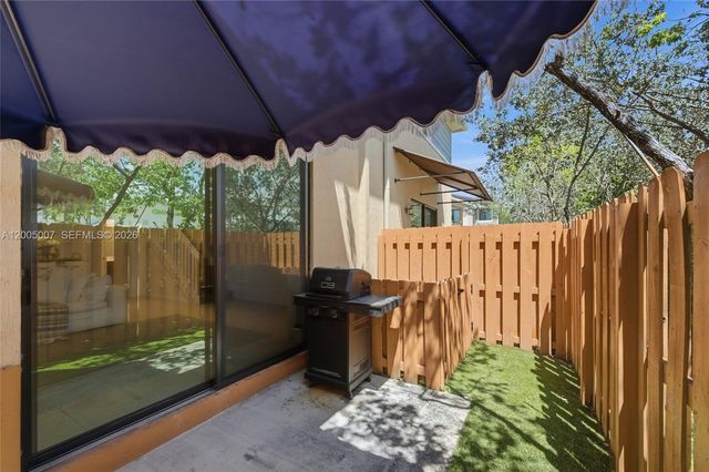 6320 S Station Sq, Davie, FL 33314