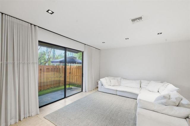 6320 S Station Sq, Davie, FL 33314