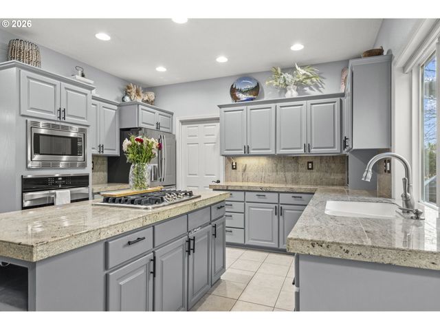 8560 Sw 151ST Pl, Beaverton, OR 97007