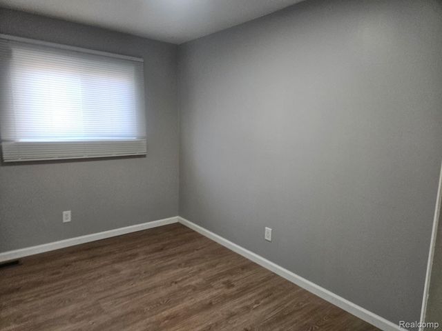 4245 Kiefer Avenue, Warren, MI 48091