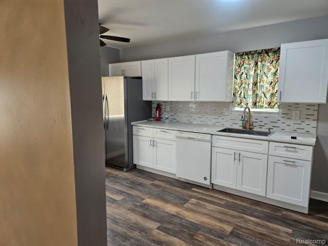 4245 Kiefer Avenue, Warren, MI 48091