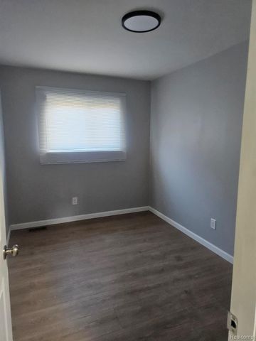 4245 Kiefer Avenue, Warren, MI 48091