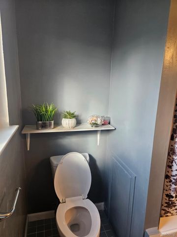 4245 Kiefer Avenue, Warren, MI 48091