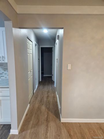 4245 Kiefer Avenue, Warren, MI 48091